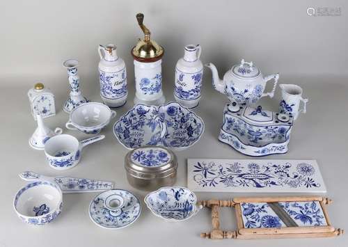 Lot with old / antique porcelain / earthenware with