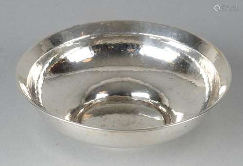 Silver plate, 835/000, with hammer blow and raised