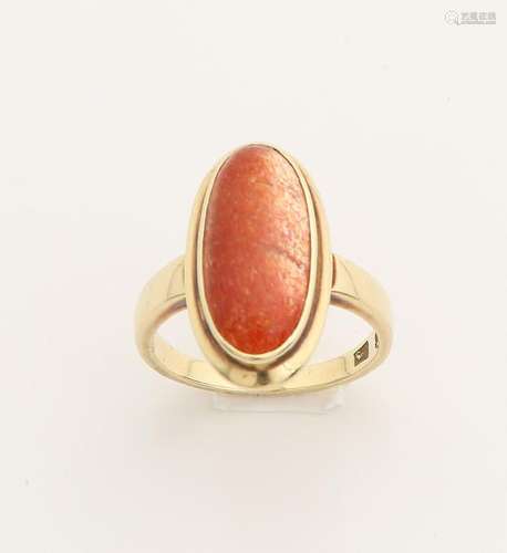 Yellow gold ring, 585/000, with reddish brown shiny