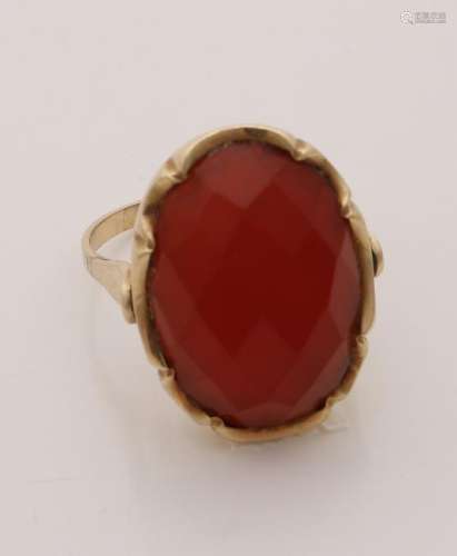 Yellow gold ring, 585/000, with carnelian. Ring with a