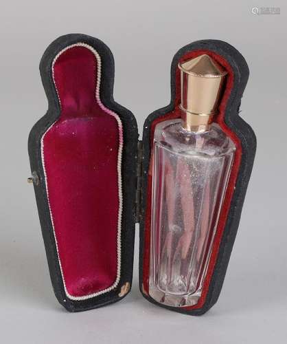 Cassette with caper bottle with golden cap. Octagonal