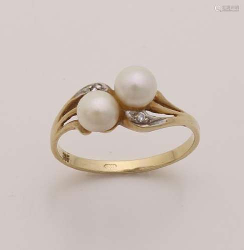 Yellow gold ring, 585/000, with pearl and diamond. Fine