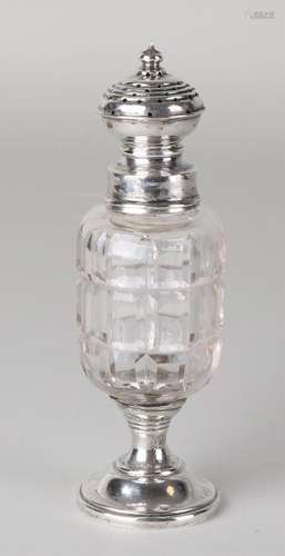 Crystal spreader with silver sprinkler on silver round