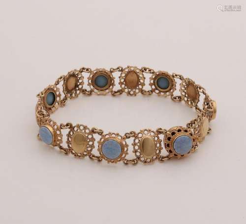 Yellow gold bracelet, 585/000, with opal. Bracelet with