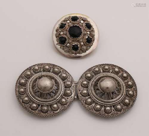 Silver buckle and brooch, 833/000. Silver buckle from 2