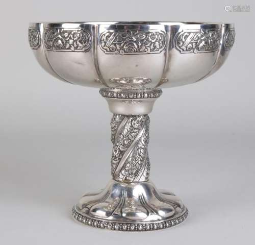 Generous silver bowl, 800/000, placed on a high round