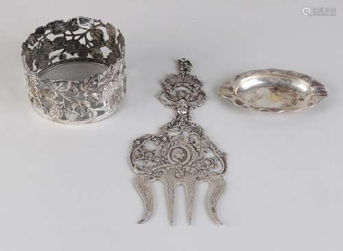 Three parts silver, with a jam-wood decor, 833/000,