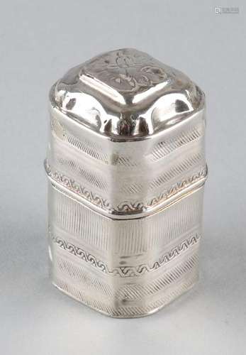 Silver 835/000 eight-sided lodderein box with raised