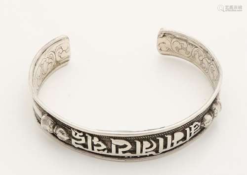 Silver clip bracelet, BWG, with Arabic script, twisted