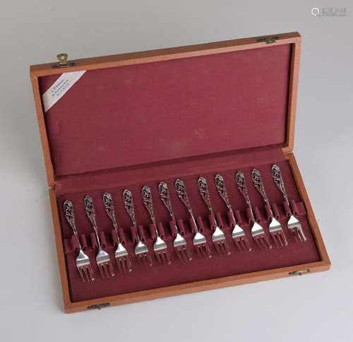 Twelve pieces 835/000 silver pastry forks with incisor