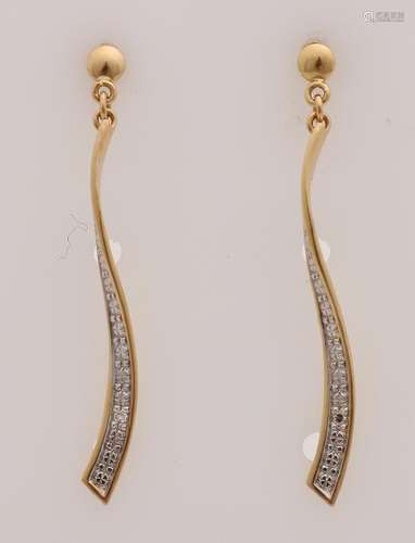 Yellow gold earrings, 585/000, with diamonds. Ear studs