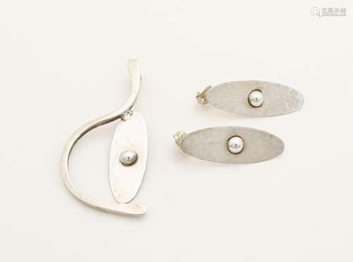 Silver pendant and earrings, 925/000, with an oval