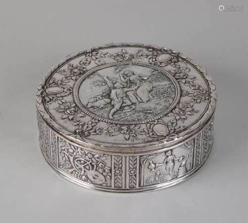 Round silver covered box, 800/000, decorated with