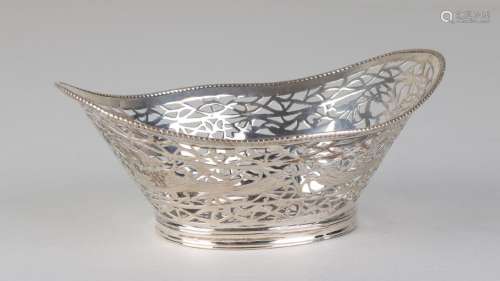 Silver basket, 835/000, oval model with sloping pearl