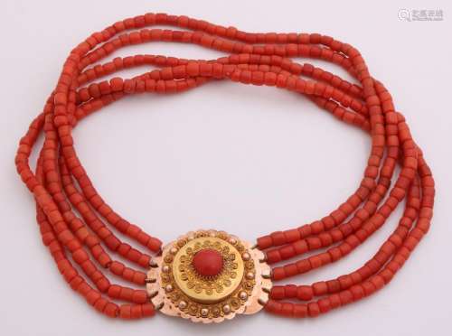 Blood coral necklace on a nice yellow gold stripe,