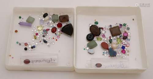 Lot with 2x 50 ct of gems, including onyx, opal, smoky