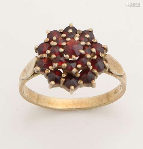 Silver plated ring, 900/000, with garnet. Ring with a