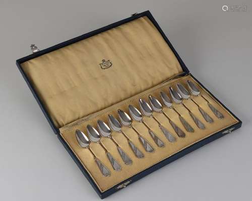 Cassette with 12 silver teaspoons, 833/000, with