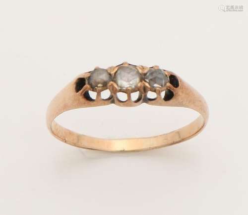 Yellow gold ring, 585/000, with diamond. Ring with 3