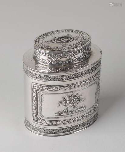 Silver tea caddy, oval model, with edges with rosettes