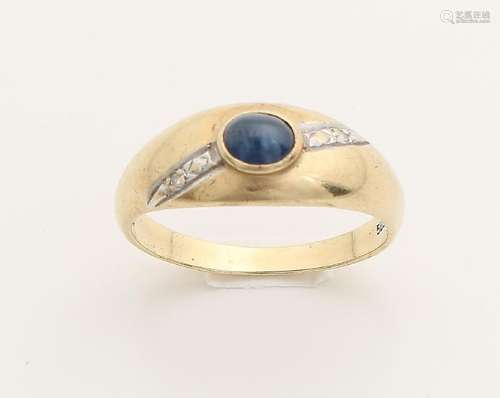 Golden ring, 585/000, with sapphire and diamonds.