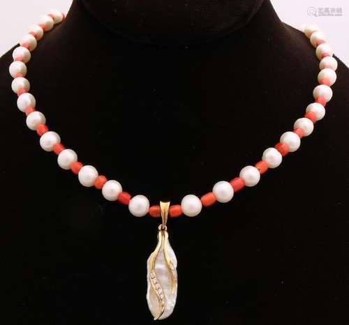 Necklace of red coral and pearls decorated with a gold