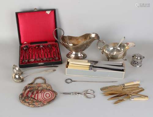 Lot miscellaneous plated. 20th century. Among other