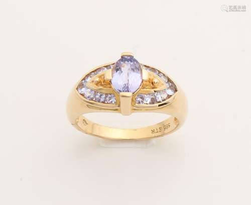 Yellow gold ring, 585/000, with amethyst. Ring with