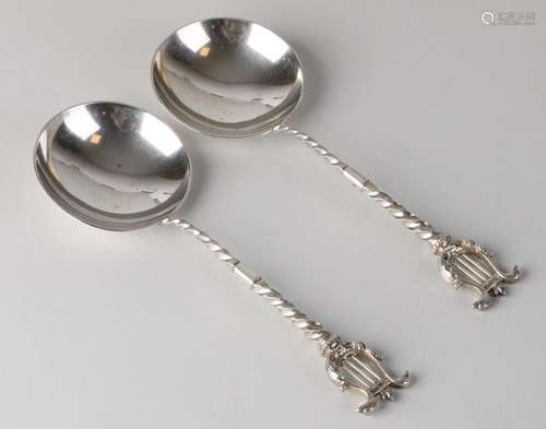 Two silver spoons, 925/000, with round bowl, a twisted