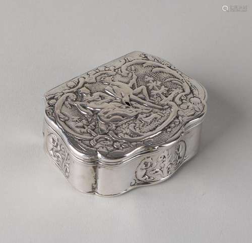 Antique silver driven snuff box, decorated with scrolls