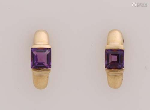 Yellow gold earrings, 585/000, with caree cut amethyst