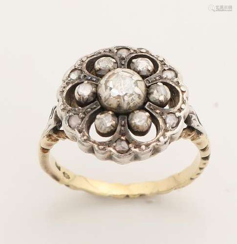 Yellow gold ring, 585/000, with diamond. Antique gold