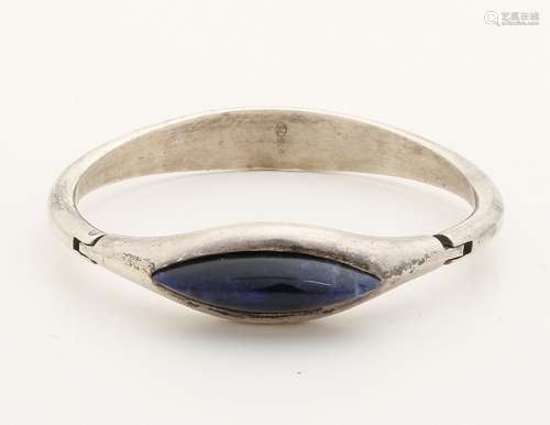 Silver slave band, 925/000, with lapis lazuli. Bracelet