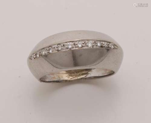 Wide white gold ring, 750/000, with diamonds.