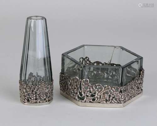 Coarsely cut glass bowl and vase with silver holder