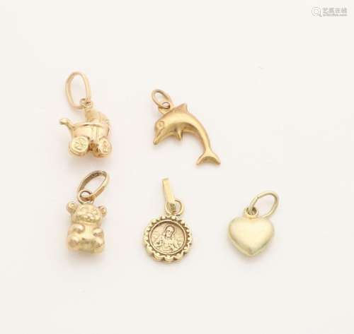 Lot with 5 yellow gold charms, 585/000, small models