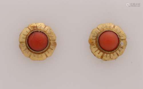 Yellow gold earrings, 585/000, with a scalloped edge