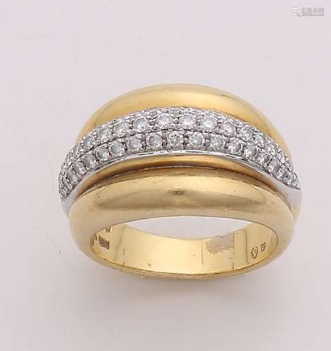 Ornate yellow gold ring, 750/000, with diamonds. Wide