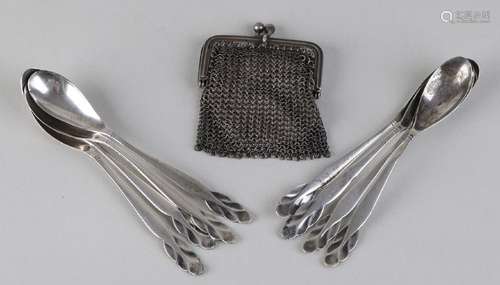 Lot with 8 silver spoons with pear-shaped bowl, 11 cm,