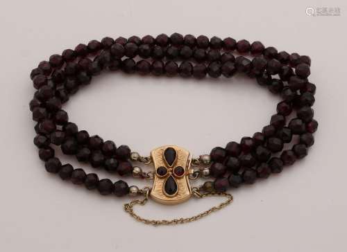 Bracelet with faceted garnet beads, ø 5 mm, 3