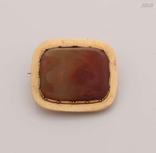 Yellow gold brooch, 585/000, with agate. Rectangular