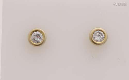 Yellow gold ear studs, 585/000, with diamonds. Ear