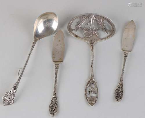 Four silver cutlery pieces, 833/000, with 2 butter