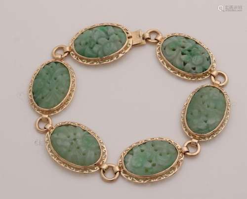 Yellow gold bracelet, 585/000, with jade. Bracelet made