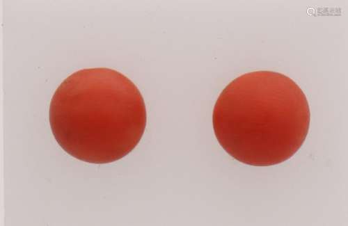 Ear studs with red coral with yellow gold plug and
