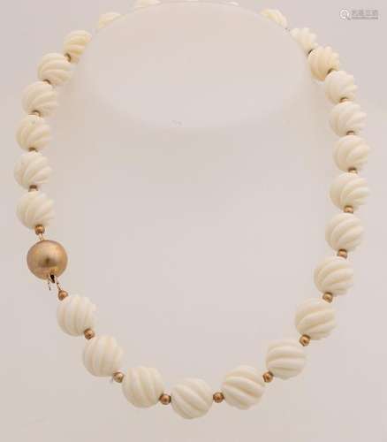 Necklace of twisted carved pearls, ø 12 mm, with