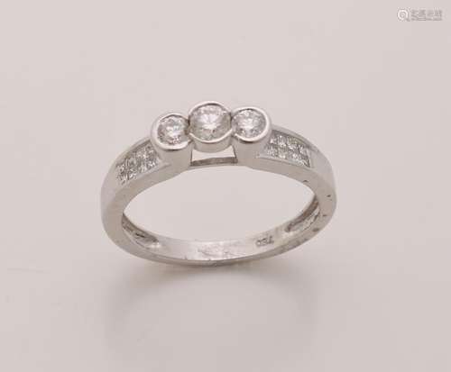 White gold row ring, 750/000, with diamonds. Fantasy