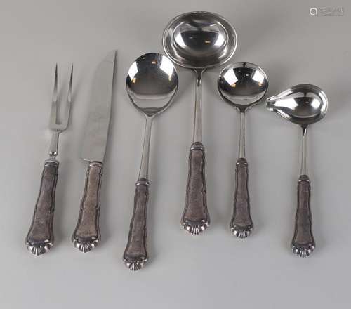 Six serving parts with silver handles, 830/000, 2 sauce