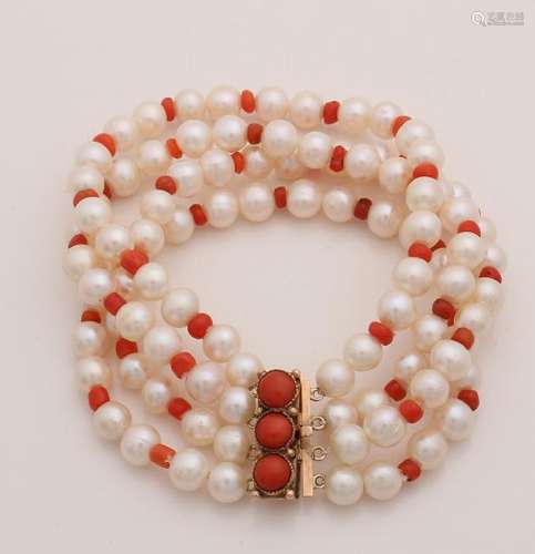 Bracelet with coral and pearl with yellow gold clasp,