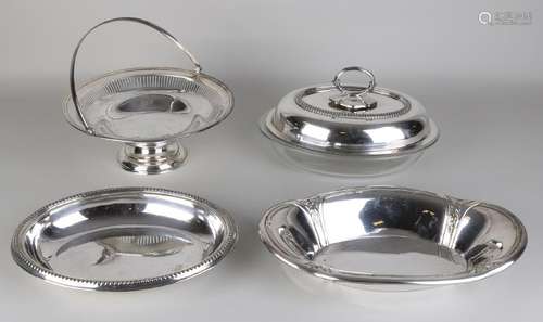 Lot with 4 plated bowls, an oval glass bowl bowl with